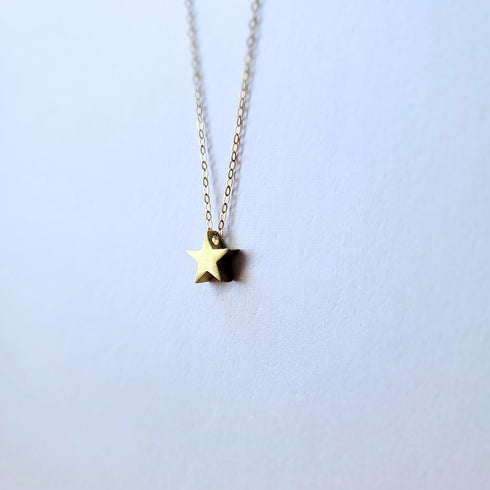 Minimalist Floating Star Gold Necklace